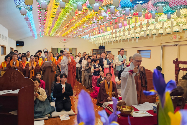 부처님 오신 날을 맞아 달라스 보현사에서 지난 11일에 봉축행사가 열렸다.